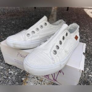 Blowfish white rugged sneakers, size 6.5